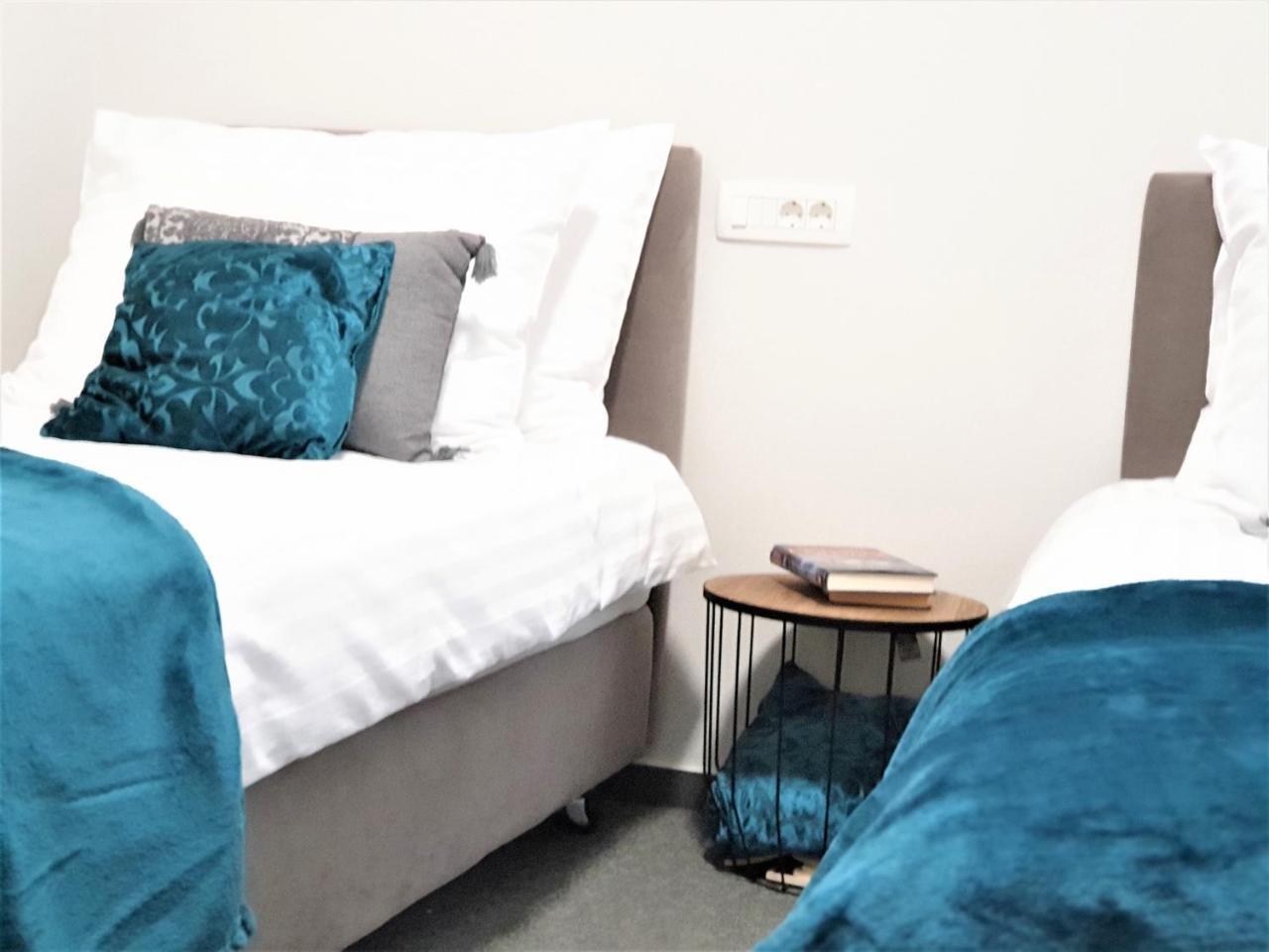Smart Hostel Slavonski Brod Bagian luar foto