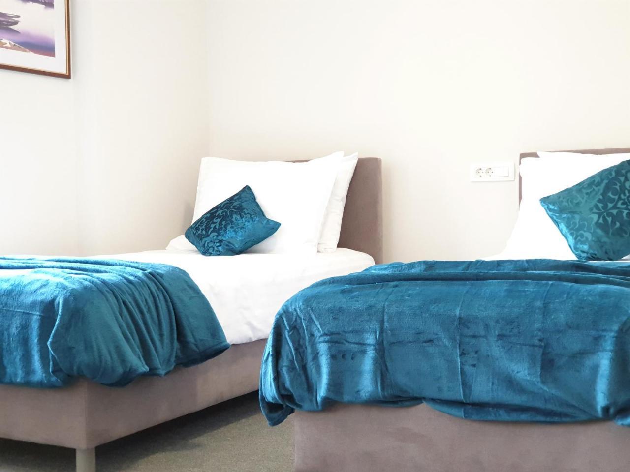 Smart Hostel Slavonski Brod Bagian luar foto